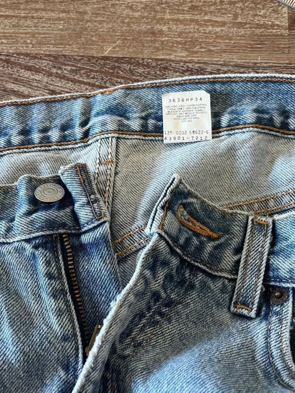Vintage 2002 Levi’s 550 Relaxed Straight Leg Jean Distressed